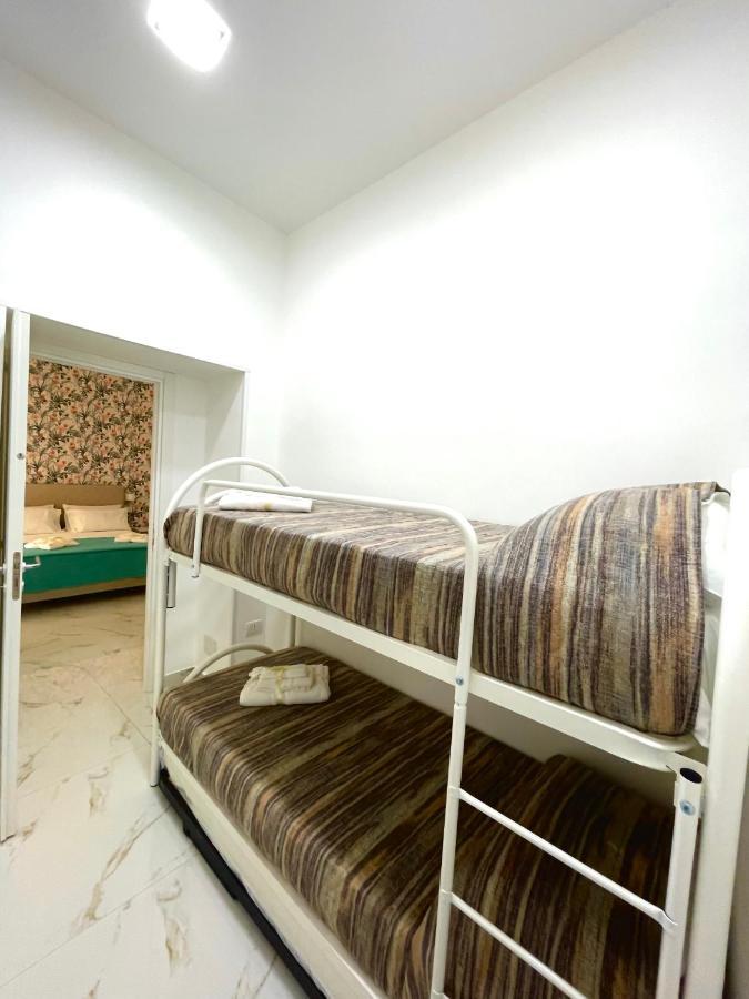 Virgy House Bed and Breakfast Napoli Esterno foto